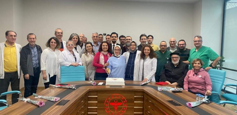 YALOVA DEVLET HASTANESİ’NDE  TIP BAYRAMI YAŞ PASTA İLE KUTLANDI