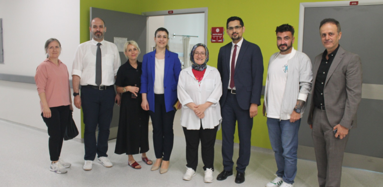 BAŞHEKİMDEN SAĞLIK NÖBETÇİLERİNE BAYRAM ZİYARETİ