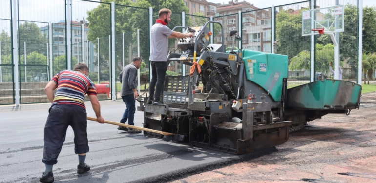 Yalova Belediyesi Spor Sahalarını Yeniliyor