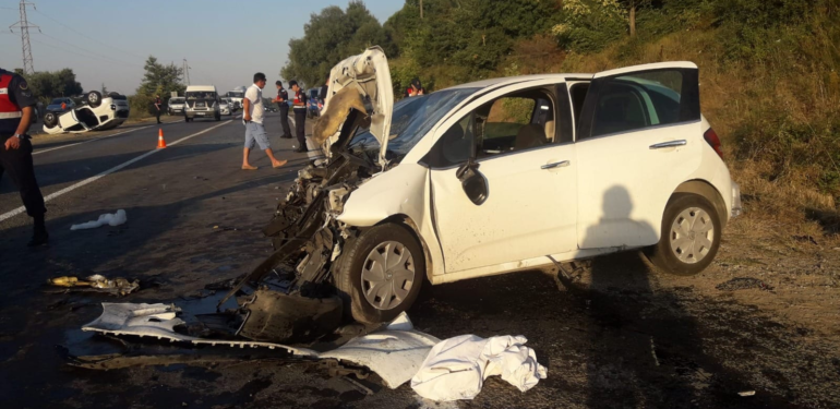 Yalova Armutlu Yolu Hatalı Sollama 2 Can Aldı