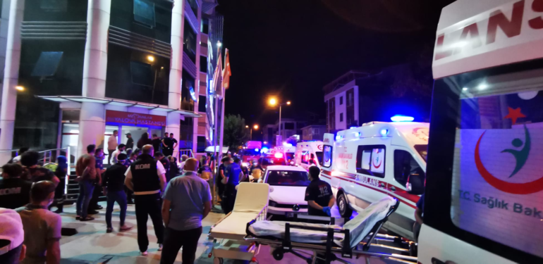 YANGINDAN 61 HASTA TAHLİYE EDİLDİ