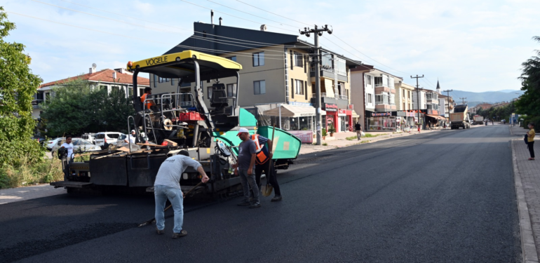 Rahmi Üstel Caddesi Asfaltı Yenileniyor