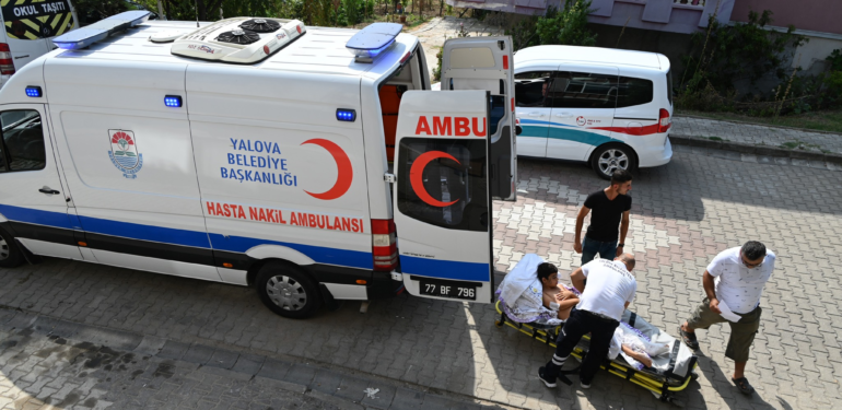 BAŞKAN TUTUK KAZA GEÇİREN ÇOCUĞU UNUTMADI