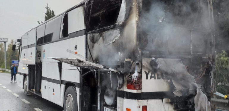 Yalova Belediyesi’nin Otobüsü Alev Alev Yandı