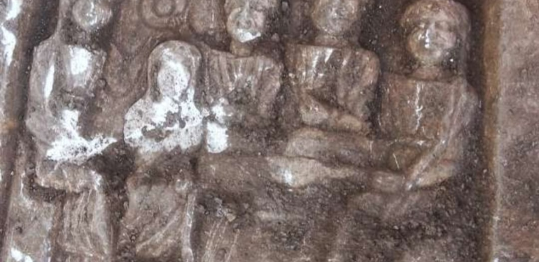 YAKLAŞIK 1800 YILLIK TARİHİ ESER BULUNDU