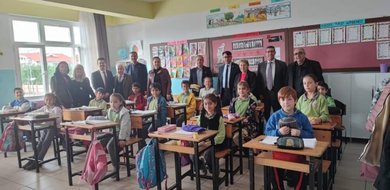 Yalova TEMAD Atkı ve Bere Dağıtımı Yaptı