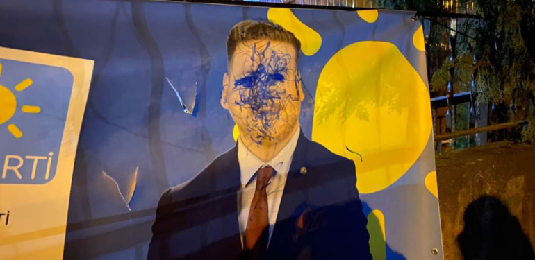 İYİ Parti Pankartlarına Çirkin Saldırı
