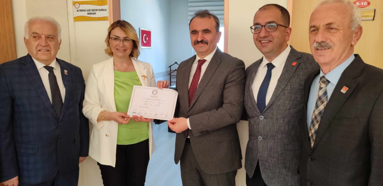 Topuklu Efe Mazbatasını Teslim Aldı