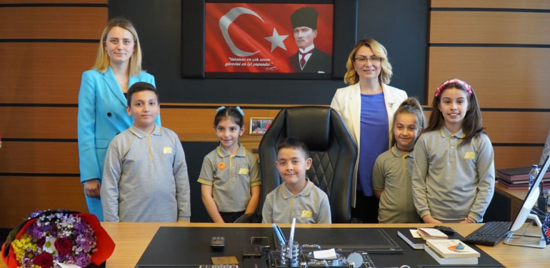 Fazlaca Koltuğunu Minik Başkanlara Devir Etti