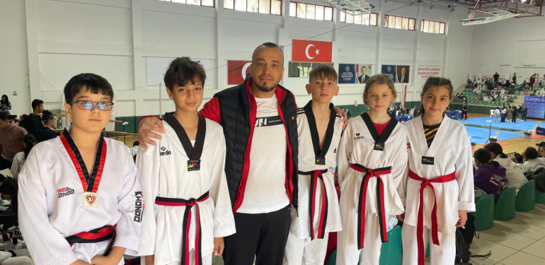 ALTINOVA’LI TEKVANDOCULAR KOCAELİ’NE DAMGA VURDU