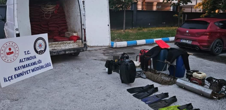 Altınova’da 2300 Kilo Kaçak Midye Ele Geçirildi