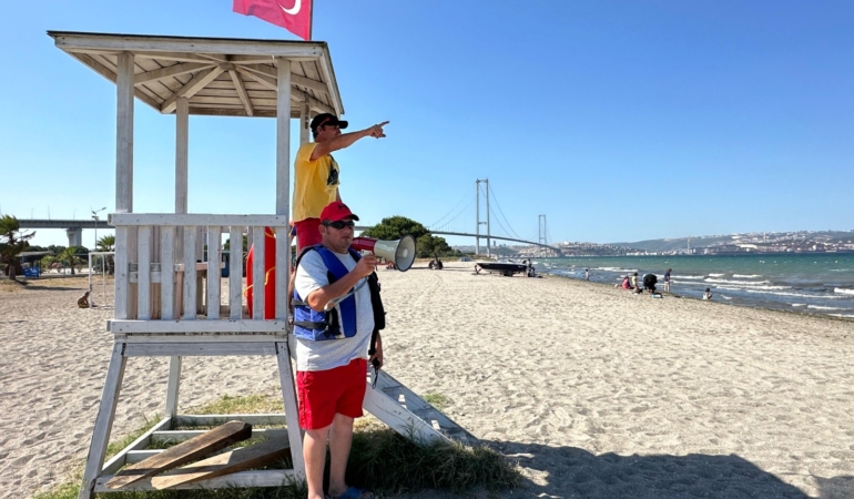 Altınova Hersek Plajı 7/24 Cankurtaranlar İle Güvende
