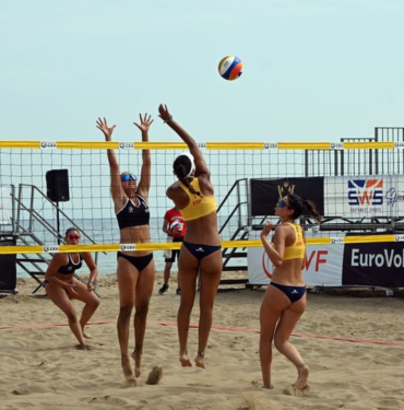 PLAJ VOLEYBOLU ŞAMPİYONASI BAŞLADI