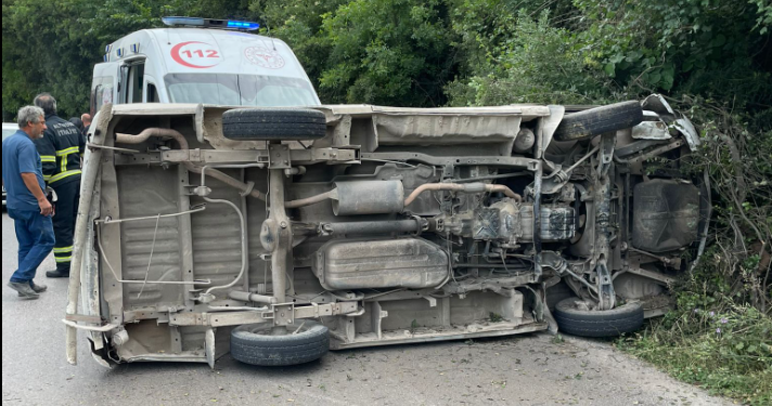 DİREKSİYON BAŞINDA UYUYA KALDI, KAZA YAPTI