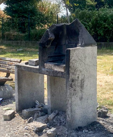 Yalova'da Taş Barbeküler Vandalların Hedefi Oldu