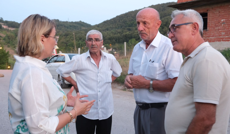 Yasemin Fazlaca Köy Köy Gezerek Sorunları Dinliyor