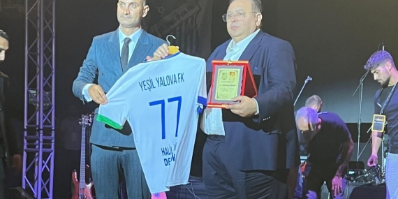 Yeşilova Spor’dan İş Adamı Demirhan’a Plaket