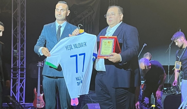 Yeşilova Spor’dan İş Adamı Demirhan’a Plaket
