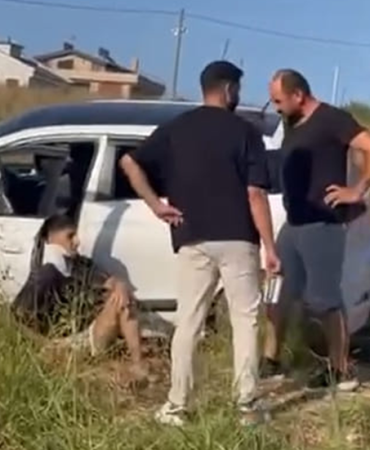 YALOVA'DA TİCARİ TAKSİ İLE OTOMOBİL ÇARPIŞTI: 5 YARALI