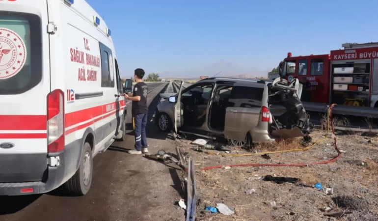 Yalova’dan Muş’a Giden Aile Kaza Yaptı: 2 Ölü, 4 Yaralı