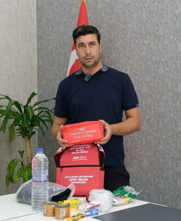 Çiftlikköy Belediyesi Olası Marmara Depremine Karşı Hazırlıklarını Arttırıyor: Tüm Birimlere Afet Çantası Dağıtıldı