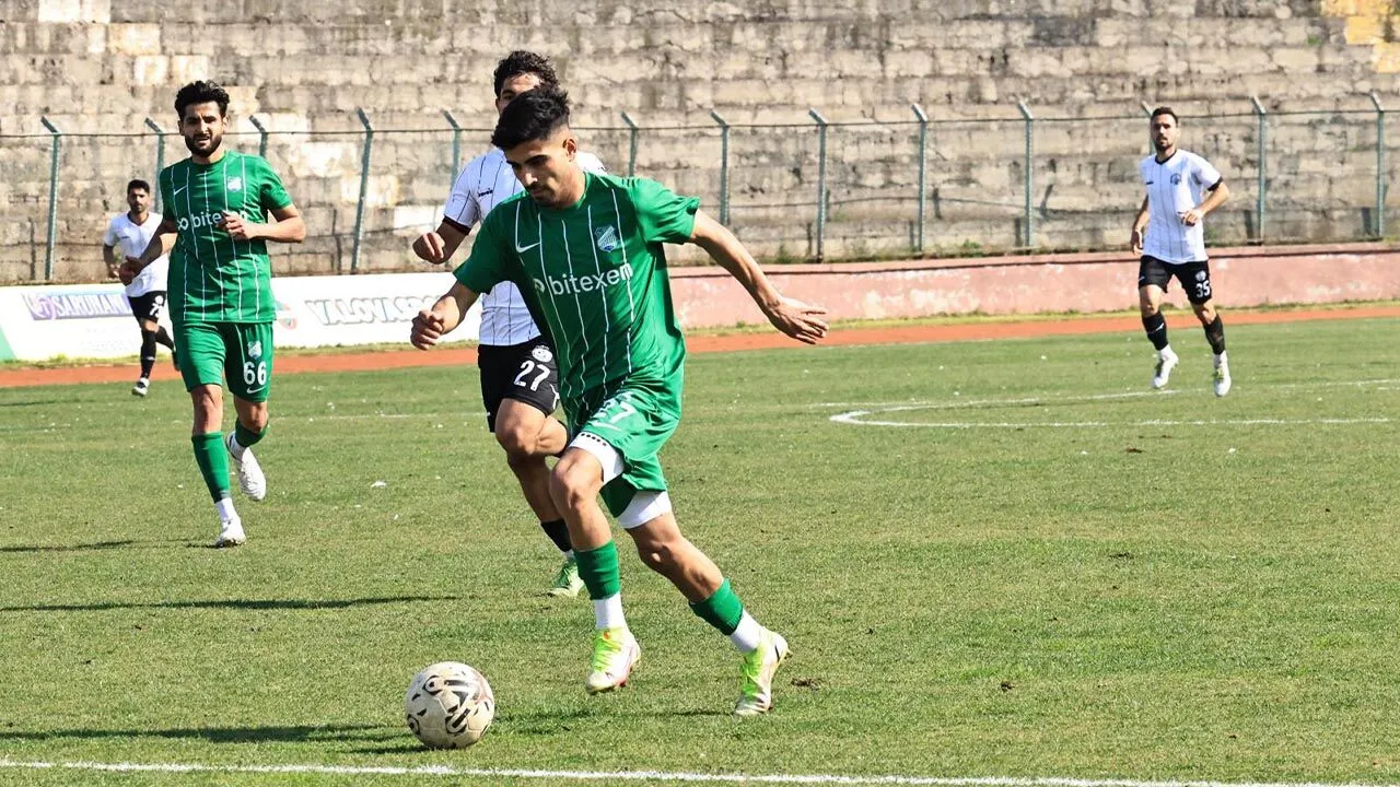 YEŞİL YALOVA FK TRANSFERE DOYMUYOR!