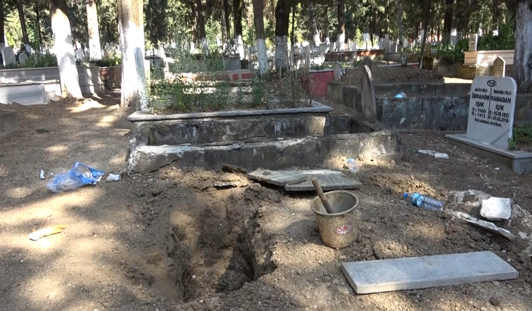 Yalova Şehir Mezarlığı’nda Hazine Avı Skandalı