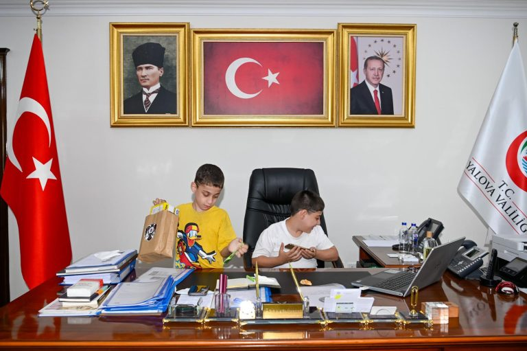 VALİ KAYA ÖZEL BİREYLERİ MİSAFİR ETTİ