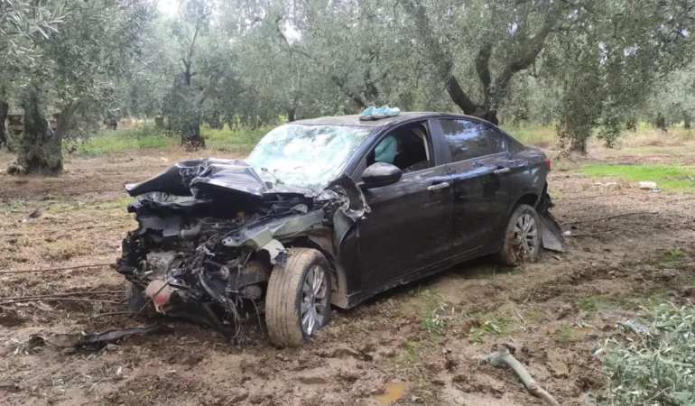 Yalova Plakalı Araç Hurdaya Döndü, Sürücü Yaralandı