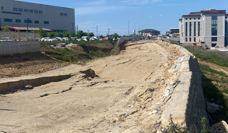 14.500 Metre Kazık 250 Metrelik Yola Nasıl Sığacak?
