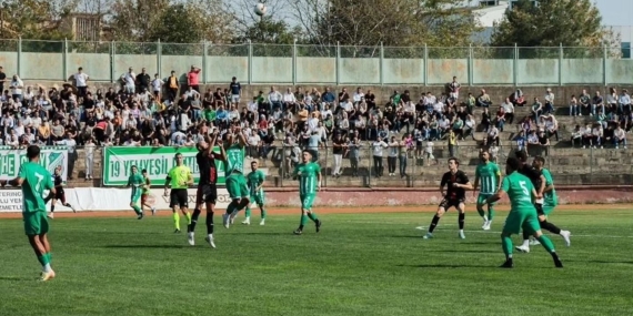 Abi-Kardeş Maçını Kardeş Kazandı: Yeşilova Spor, Sezona Galibiyetle Başladı