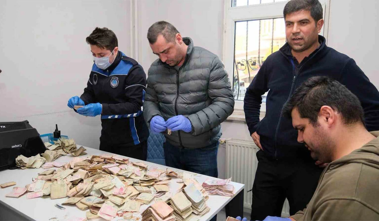 Dilencinin Üzerinden 165 Bin TL Çıktı!