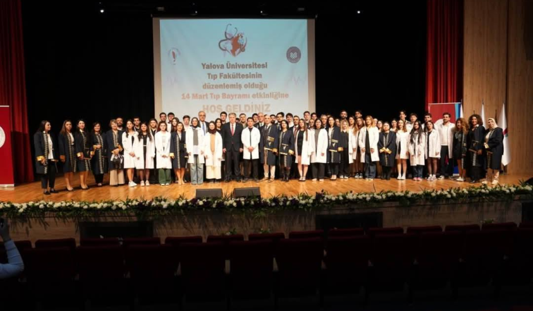 DOKTOR ADAYLARI BEYAZ ÖNLÜKLERİNİ GİYDİ