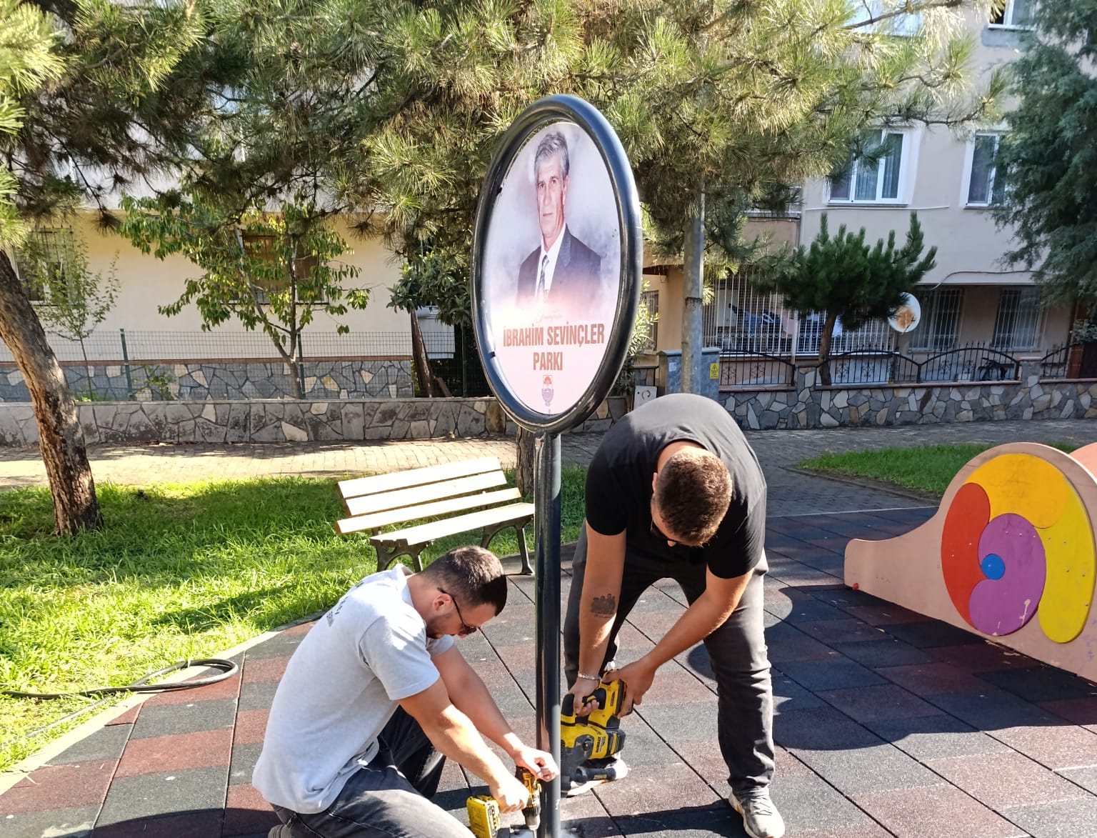 YALOVA’DA MERHUM GAZETECİLERE VEFA : PARKLARA İSİMLERİ VERİLDİ, RESİMLERİ ASILDI