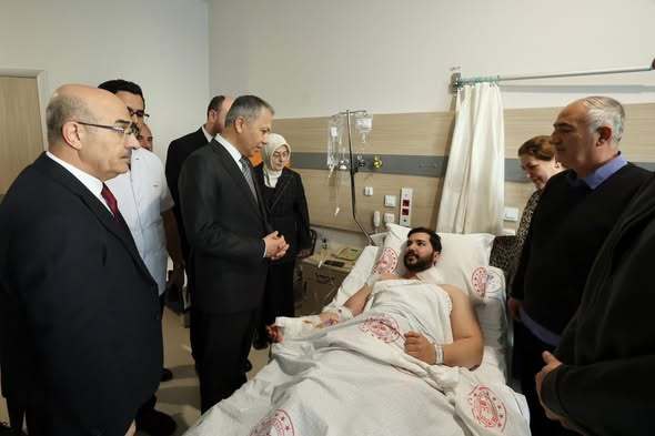 Bakan Ali Yerlikaya Yaralı Polisleri Ziyaret Etti, Şehitler Dualarla Anıldı