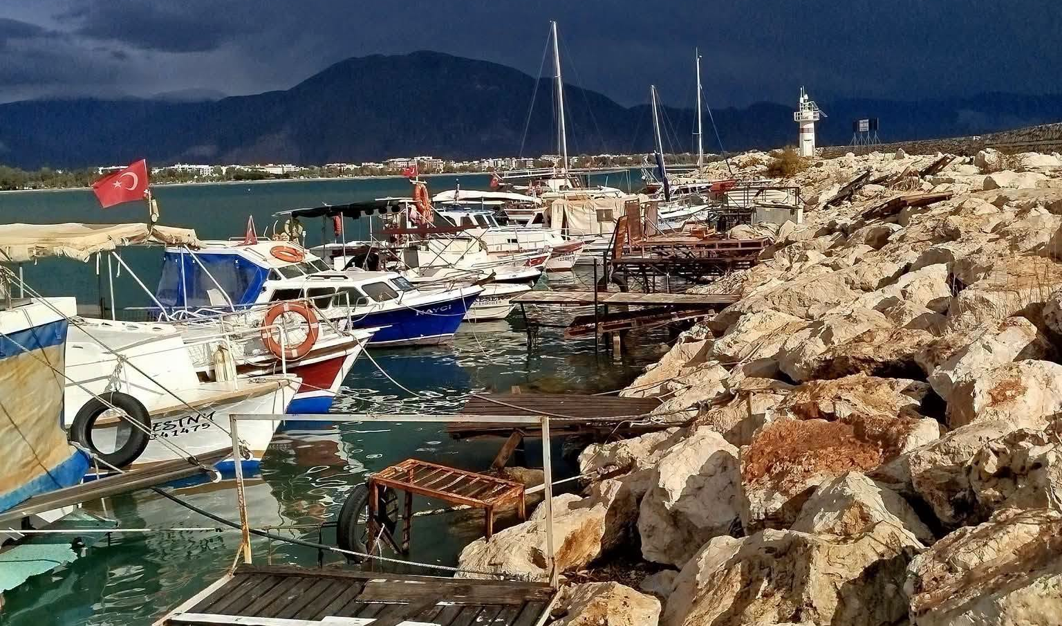 Finike’de Ahşap Tekneler İçin Barınma Sorunu Büyüyor