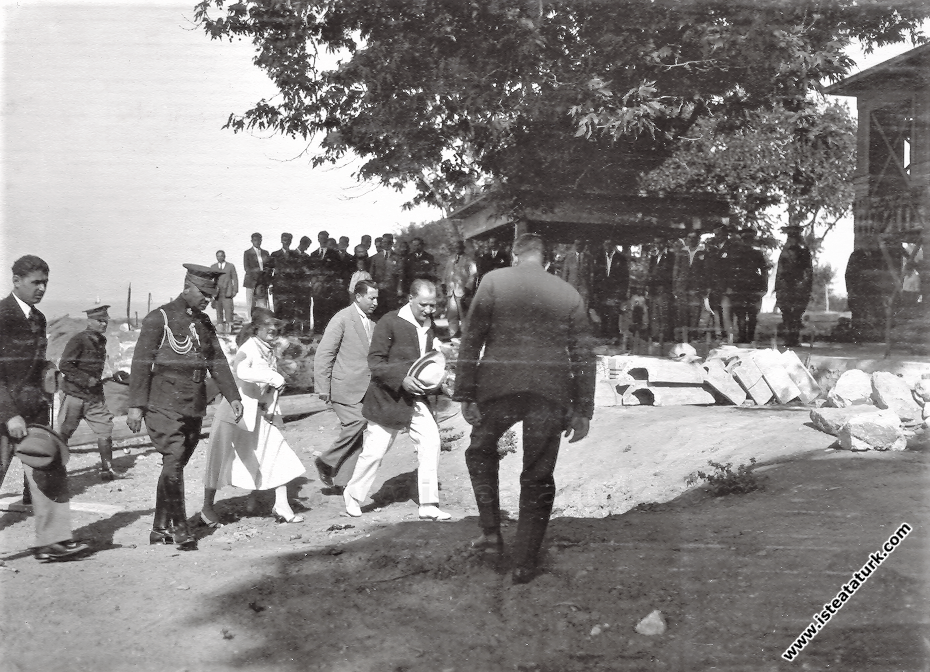 ATATÜRK MİRASI YÜRÜYEN KÖŞK İSKELESİ İÇİN YETKİLİLERE ÇAĞRI